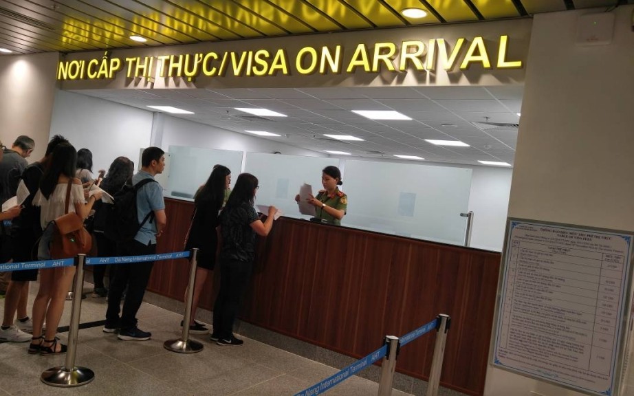 “落地簽證/Visa Arrival Counter”櫃檯